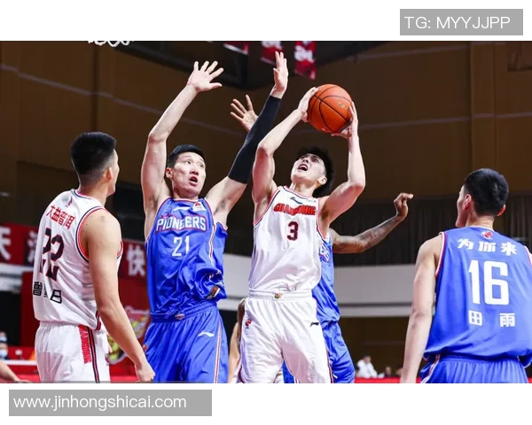 方硕:从篮球新星到职业生涯的转折点,探索他的成长与挑战之路